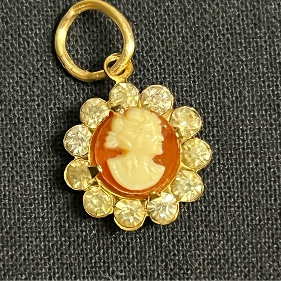 Tiny Cameo Pendant w/Rhinstones - Picture 3 of 12